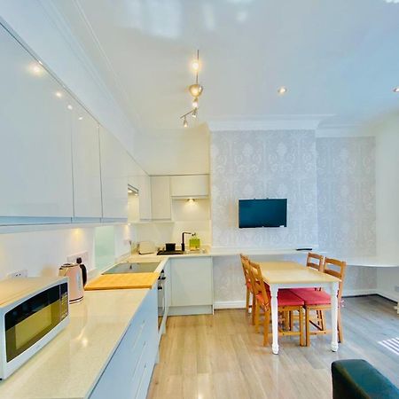 York City Center Apartments With Free Private Parking Bagian luar foto